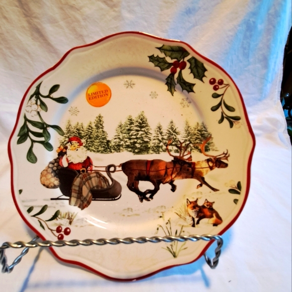 Better Homes And Gardens Other - Better Homes and Gardens Santa In A Sleigh Salad/Dessert/Appetizer Plate